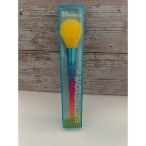 Real Techniques‎ ~ Full Size Electric Love | Peace Out Powder Brush 038 -  BNIB